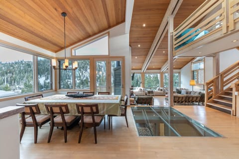 Bright 5BD Alpine Retreat - 5Min to Alpine Meadows House in Sierra Nevada