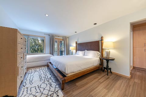 Bright 5BD Alpine Retreat - 5Min to Alpine Meadows House in Sierra Nevada