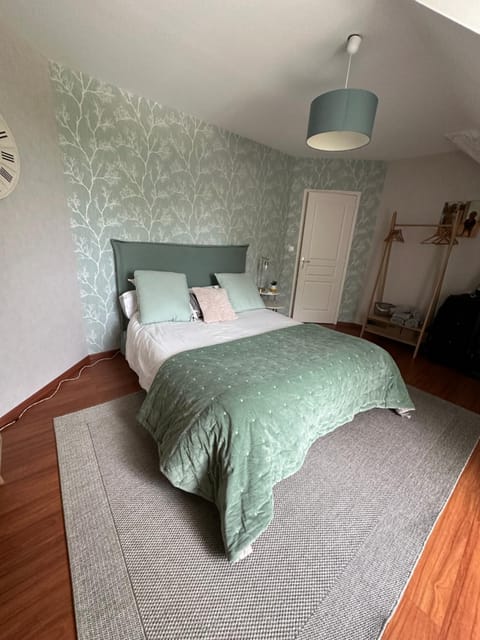 loue pour manifestation circuit des 24H 4 chambres de standing dans un ecrin de verdure Vacation rental in Centre-Val de Loire