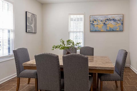 Stylish Home about 2 Mi to Jackson State and Belhaven! House in Flowood