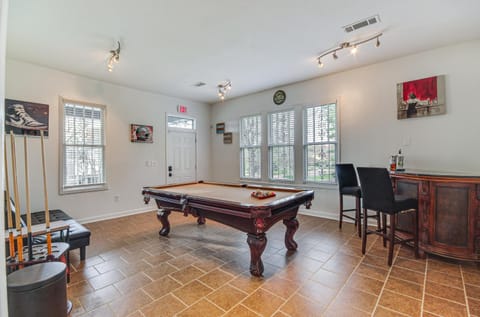 Stylish Home about 2 Mi to Jackson State and Belhaven! House in Flowood