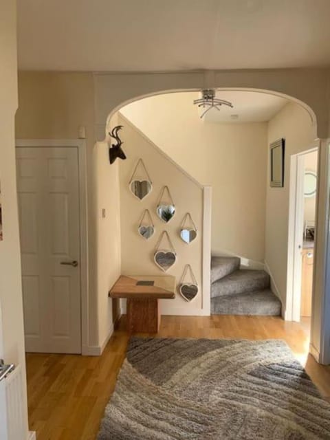 High Road, Stevenston, 15 minutes drive to Troon Villa in England