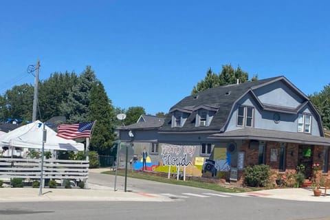 Actual Pretty Boy Floyd's Hideout - Lake Erie, MI Apartment in Luna Pier