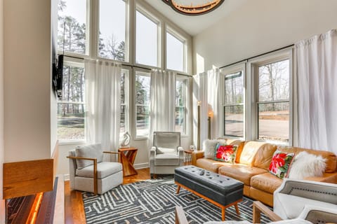 Modern Lake House Retreat with Deck on Pickwick Lake House in Pickwick Lake