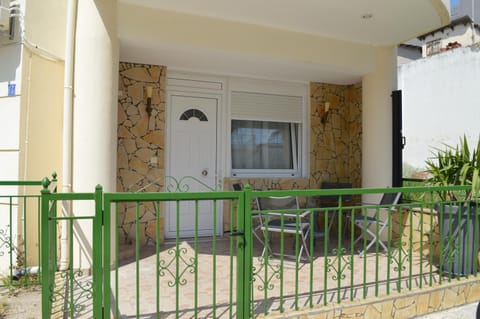 Facade/entrance, Balcony/Terrace