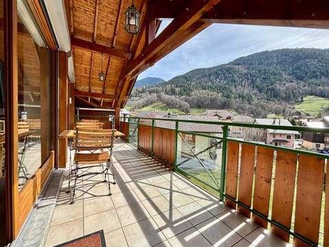 Natural landscape, Balcony/Terrace, Dining area, Mountain view