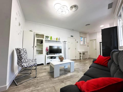 TV and multimedia, Living room, Photo of the whole room, Dining area