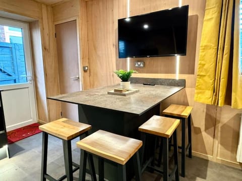 Stunning Secret Studio - Beach Retreat - Sleeps 4 Apartment in Poole