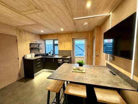 Stunning Secret Studio - Beach Retreat - Sleeps 4 Apartment in Poole