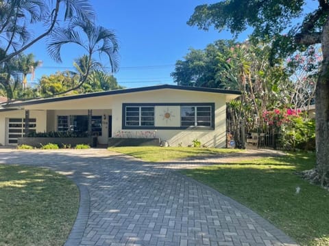 Tropical Classic Retro Florida, Private 2 bedroom Suite with Best Location Apartment in Wilton Manors