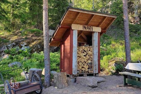 Lammastilan laavu - Lean to Inarin tila Luxury tent in Uusimaa