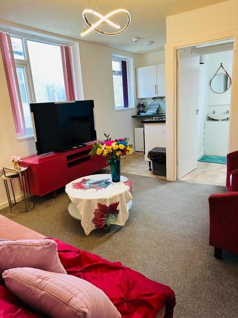 TV and multimedia, Kitchen or kitchenette, Living room, Seating area