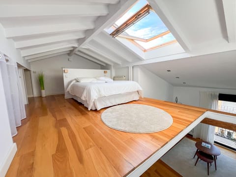 Bed, Photo of the whole room, Bedroom, internet