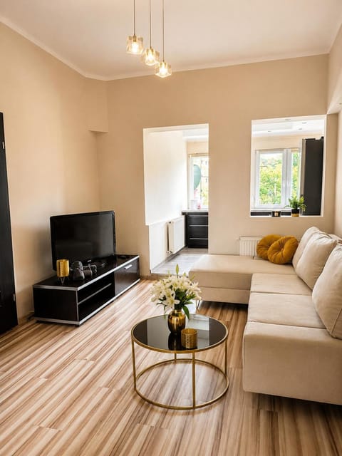 Communal lounge/ TV room, TV and multimedia, Living room, Seating area