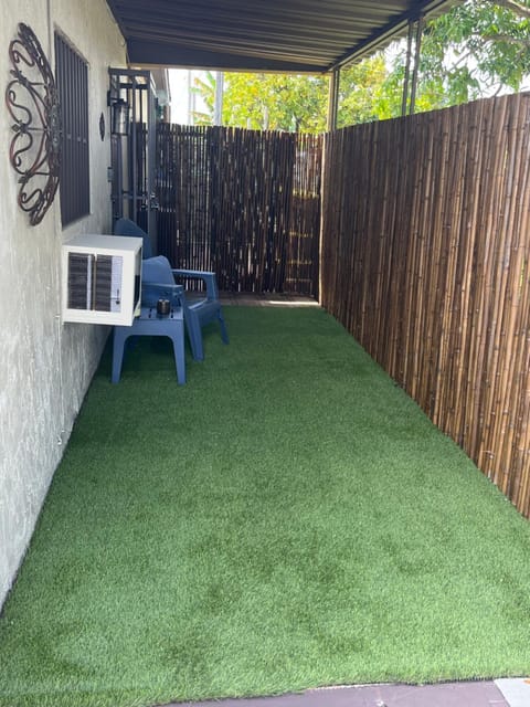 cozy studio apartment with private entrance and patio Bed and Breakfast in Miami Springs