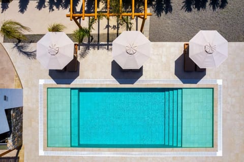 Swimming pool, sunbed