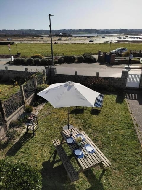 Résidence I22-ile Grande - Les Mouettes maison vue mer jardin et parking privé, plage à pied MAE-3734 Apartment in Brittany