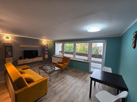 Communal lounge/ TV room, TV and multimedia, Living room, Seating area, Evening entertainment