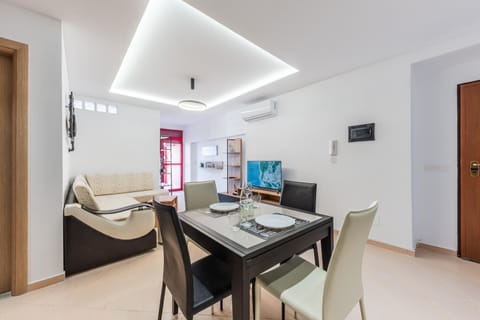 TV and multimedia, Kitchen or kitchenette, Living room, Dining area