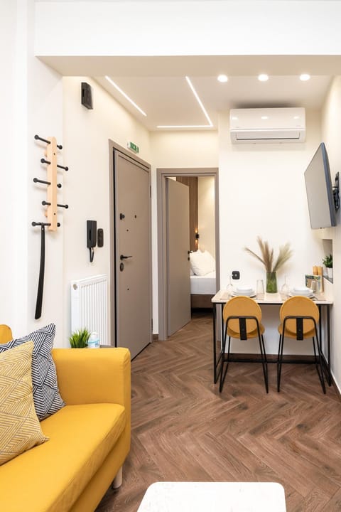 TV and multimedia, Seating area, Dining area