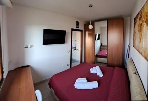 Communal lounge/ TV room, Bed, TV and multimedia, Photo of the whole room, Evening entertainment, Bedroom, towels, wardrobe