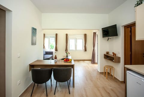 TV and multimedia, Photo of the whole room