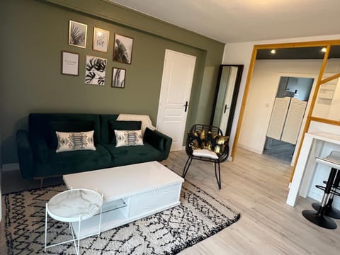 Living room, Seating area, locker