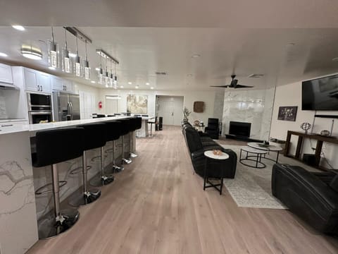 TV and multimedia, Kitchen or kitchenette, Dining area, dishwasher, fireplace, minibar, oven, pet friendly, stove