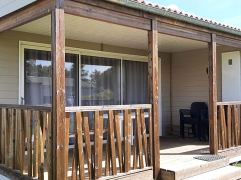 Chalet 2 chambres avec terrasse et climatisation près du Golfe du Morbihan - FR-1-783-19 Chalet in Brittany