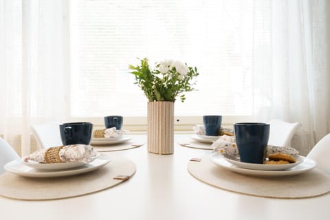 Dining area, internet