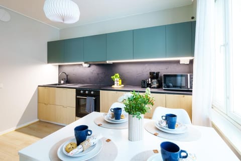 Coffee/tea facilities, Kitchen or kitchenette, Dining area, dishwasher, internet, toaster