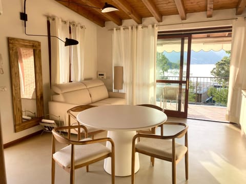 View (from property/room), Balcony/Terrace, Living room, Seating area, Dining area