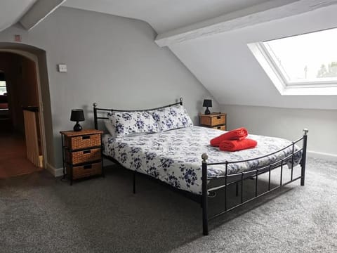 Spacious 3 Bedroom Apartment in Hillsborough, NI Apartment in Northern Ireland