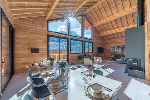 Chalet For Friends Luxe et Spa Chalet in Briançon