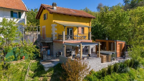 Property building, Day
