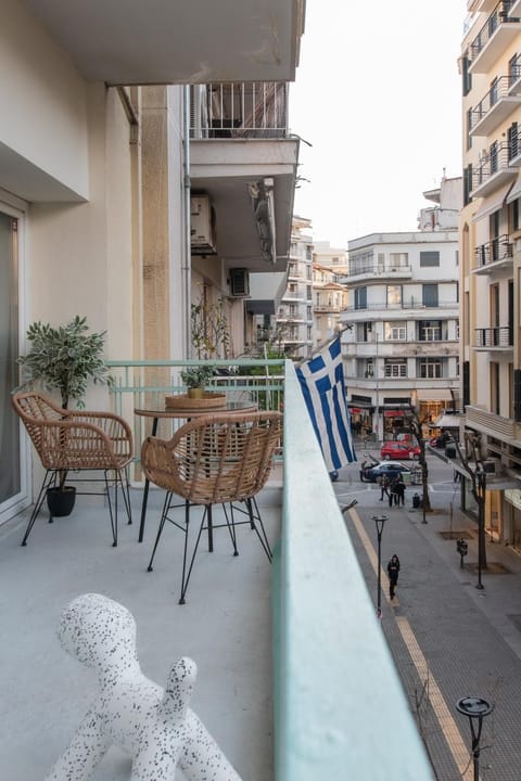 Property building, Day, Neighbourhood, View (from property/room), Balcony/Terrace, City view, Street view, Location