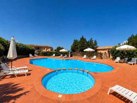 Swimming pool, sunbed