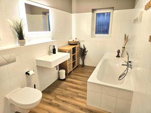 Toilet, Bathroom, Bath