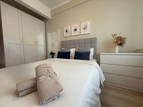 Bed, Photo of the whole room, Bedroom, towels, wardrobe