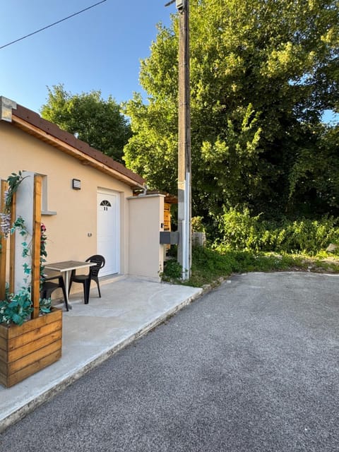 Studio neuf très calme Apartment in Jura