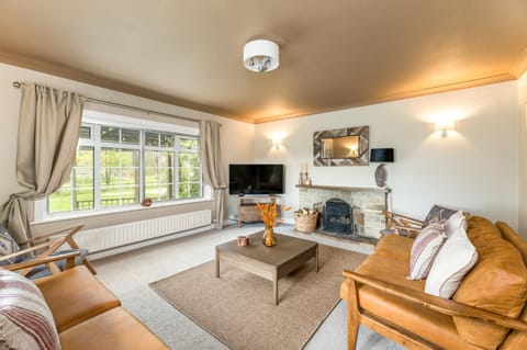 Communal lounge/ TV room, TV and multimedia, Living room, Seating area