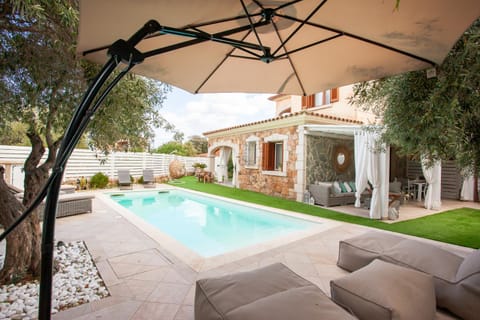 Property building, Patio, Garden, Garden view, sunbed