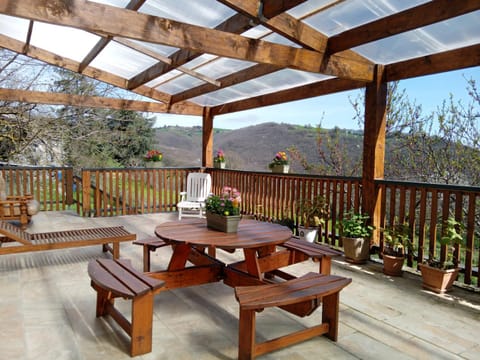 Property building, Patio, Spring, Day, Natural landscape, View (from property/room), Dining area, Garden view, Mountain view