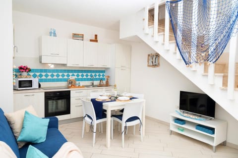 TV and multimedia, Kitchen or kitchenette, Living room, Seating area, Dining area, minibar, pet friendly, stove