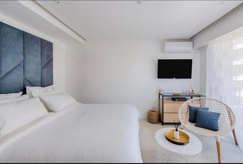 TV and multimedia, Photo of the whole room, Bedroom