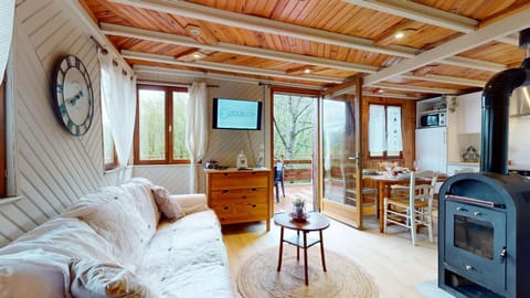 Communal lounge/ TV room, TV and multimedia, Kitchen or kitchenette, Living room, Seating area, Dining area