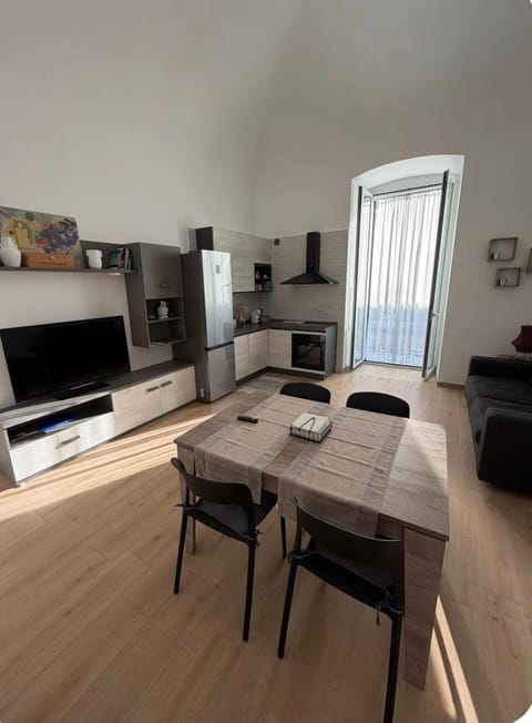 Communal lounge/ TV room, TV and multimedia, Kitchen or kitchenette, Living room, Dining area