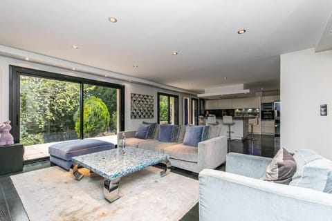 Villa, centre-ville, Paris, Disneyland, Ascenseur, Parkings Villa in Nogent-sur-Marne