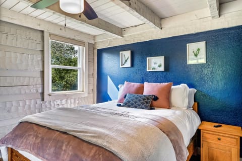 Bed, Decorative detail, Bedroom