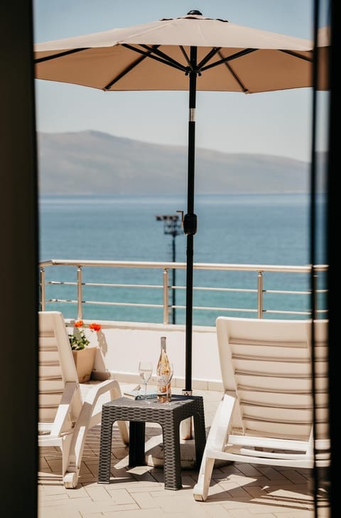 Patio, Day, Natural landscape, View (from property/room), Balcony/Terrace, Living room, Seating area, Dining area, Lake view, Mountain view, River view, Sea view